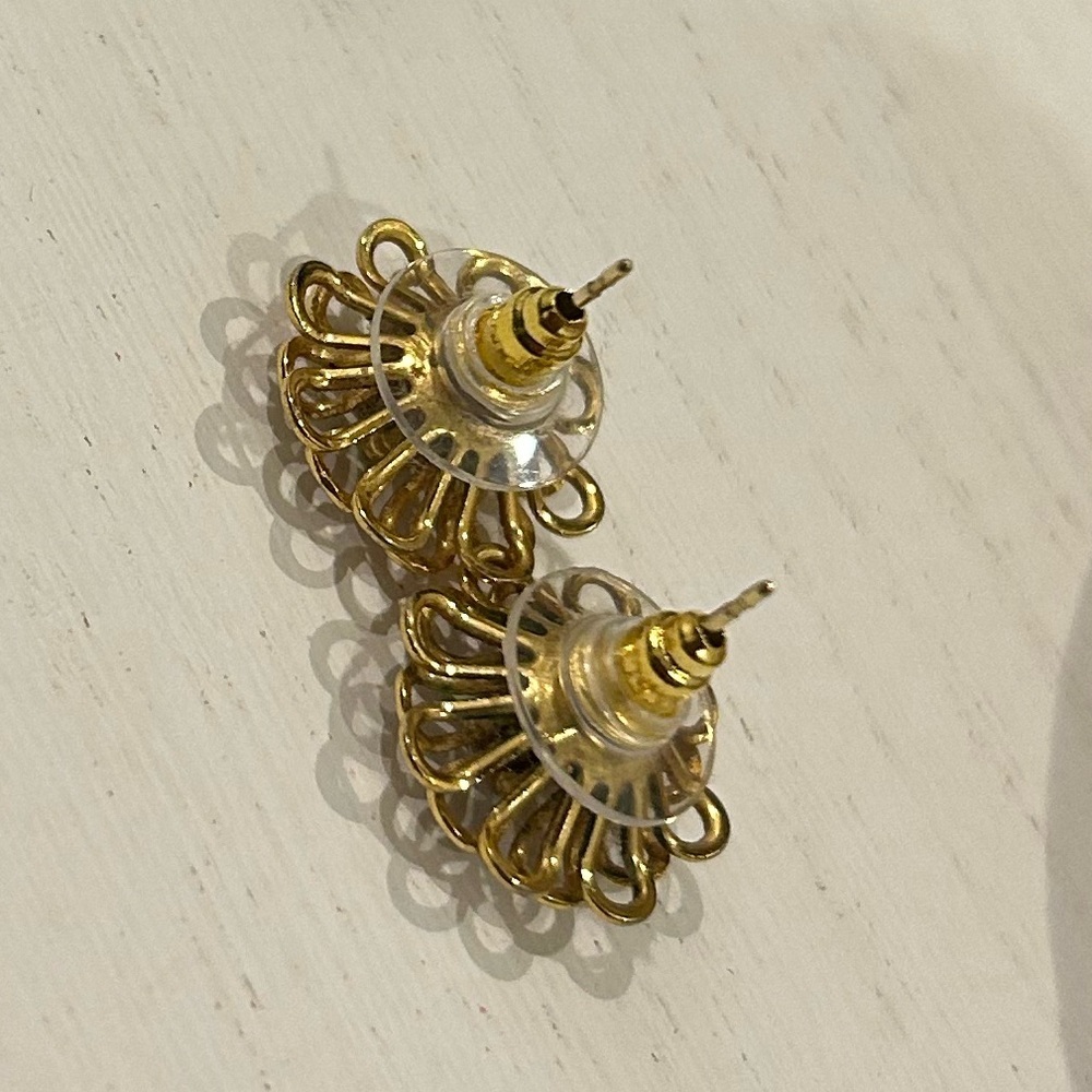 Vintage Openwork Flower Earrings - Picture 4 of 8